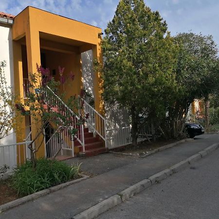4 Roses Apartment 라브니 외부 사진